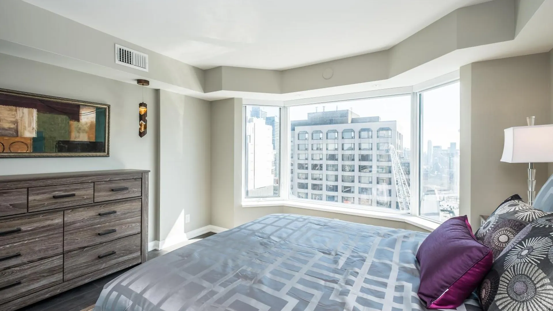Premium 2Bdrm In Yorkville Toronto Canada