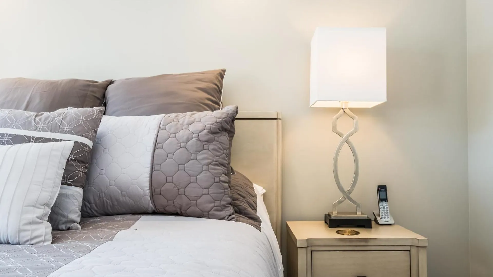 Apartment Premium 2Bdrm In Yorkville Toronto Canada