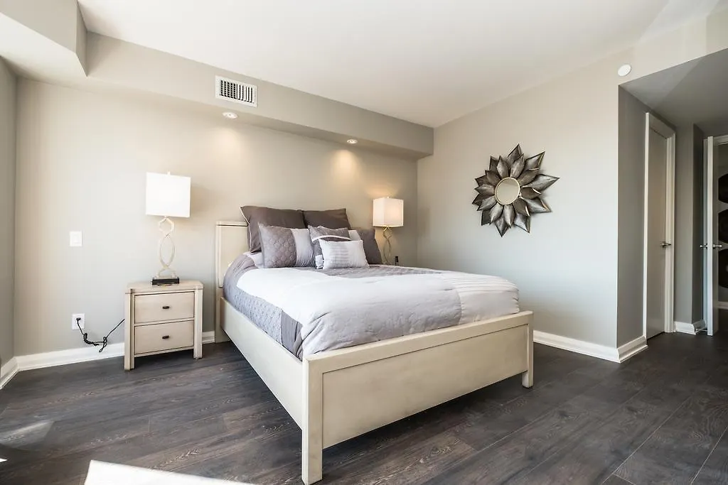 Apartment Premium 2Bdrm In Yorkville Toronto